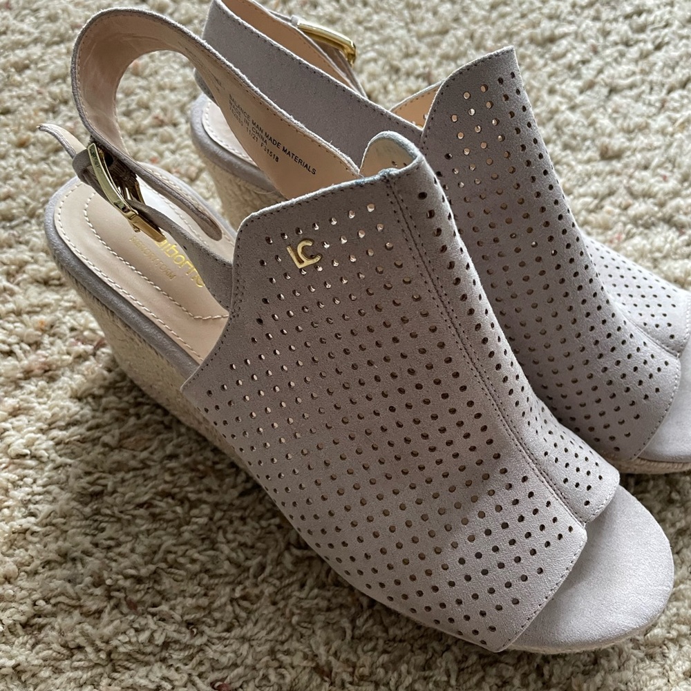 Liz Claiborne memory foam 9.5 wedge